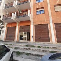 LOCALE COMMERCIALE - VIA MONTEGRAPPA ZONA UNIVERSI