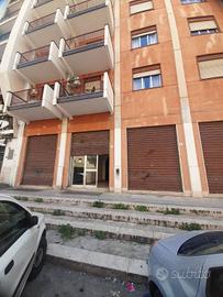 LOCALE COMMERCIALE - VIA MONTEGRAPPA ZONA UNIVERSI