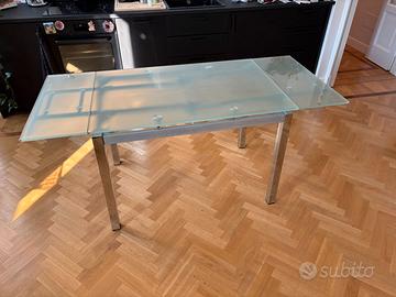 Tavolo in metallo e vetro allungabile