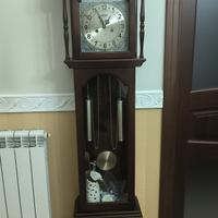 Orologio a pendolo da pavimento in legno