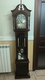 Orologio a pendolo da pavimento in legno