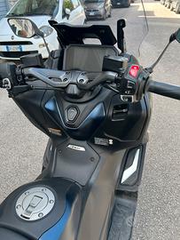 Yamaha t max 560