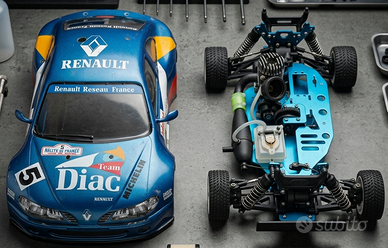 Macchina a scoppio 1/10 da sistemare