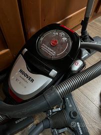 Aspirapolvere hoover con avvolgicavo