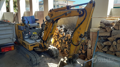 Piccolo Lavori con escavatore