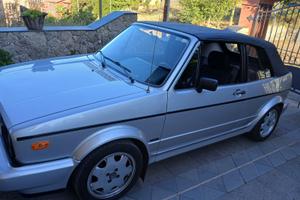 Volkswagen Golf 1 serie Cabriolet di colore grigio