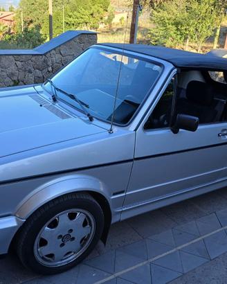 Volkswagen Golf 1 serie Cabriolet di colore grigio
