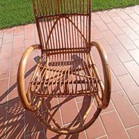 sedia a dondolo in bambu'