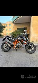 KTM DUKE 690 compatibile con patente A2