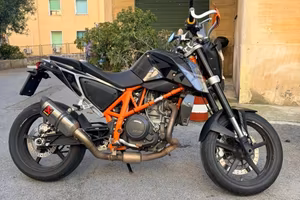 KTM DUKE 690 compatibile con patente A2