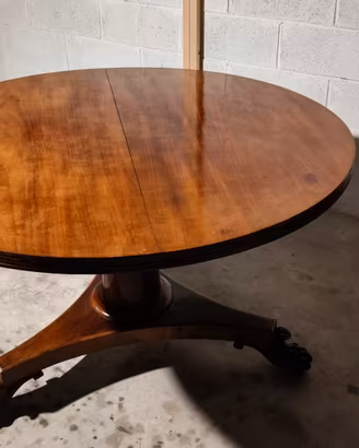 tavolo tondo antiquariato  1700