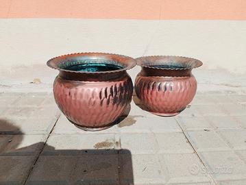 2 vasetti in ottone, varie misure 