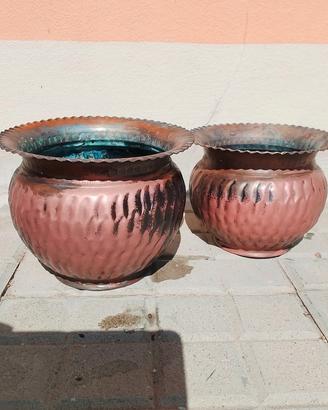 2 vasetti in ottone, varie misure 