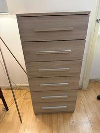 Cassettiera con sei cassetti