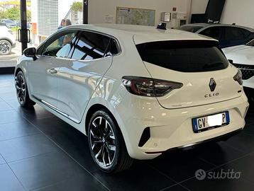 Clio- Full hybrid 145 CV - automatica - 13000 Km