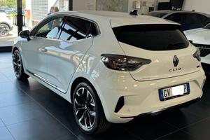 Clio- Full hybrid 145 CV - automatica - 13000 Km