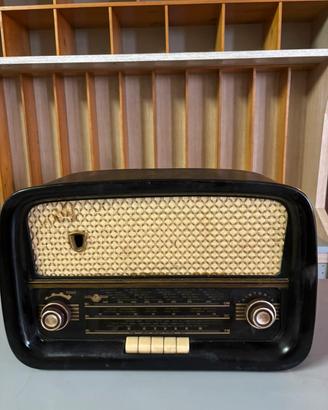 Radio a valvole anni 50 bachelite marrone e nera
