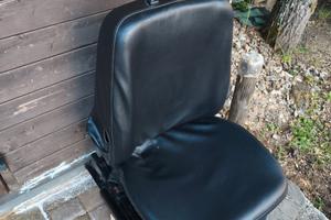 Sedile passeggero uscente e rotativo per disabili