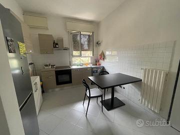 Modena Est: stanza singola arredata