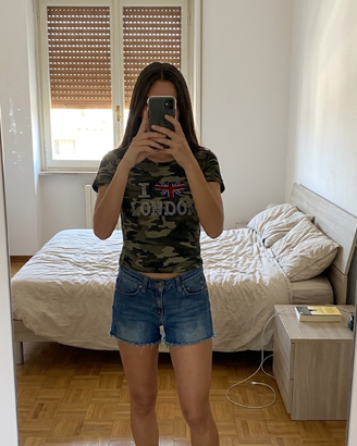 Completo y2k: t-shirt e shorts