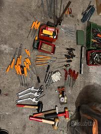 Utensili da lavoro nuovi e usati