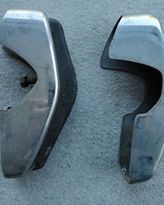 N.2 ELEMENTI DI PARAURTI DI AUTO D'EPOCA