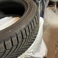 4 Gomme invernali Yokohama 225/50/18