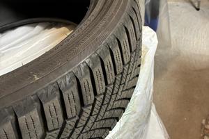 4 Gomme invernali Yokohama 225/50/18