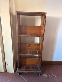 Mobiletto libreria in legno massello con ruote