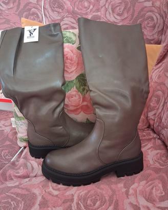 stivali da donna nuovi