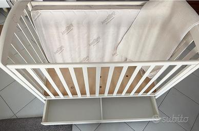 Lettino con materasso e rivestimento AeroSleep