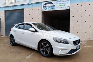 Volvo V40 D2 R-design Momentum
