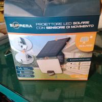 faretto ad energia solare 