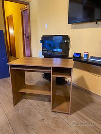 Scrivania in legno