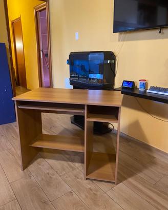 Scrivania in legno