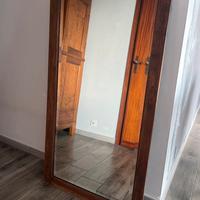 Specchio con cornice in legno