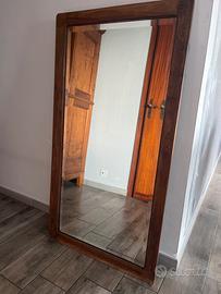 Specchio con cornice in legno