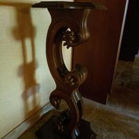 Piedistallo in legno 