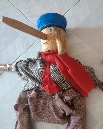 bambola in legno