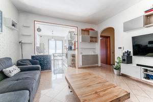 Trivano con cucine e due bagni