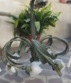 Lampadario floreale in ferro battuto