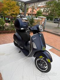 Vespa 300 GTS Super Tech