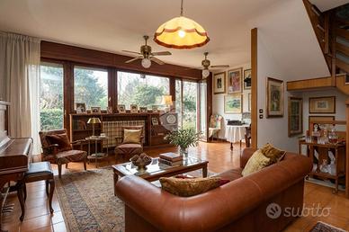 VILLA A SCHIERA A RHO