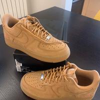 Nike Air Force 1 Low SP Supreme mai indossate