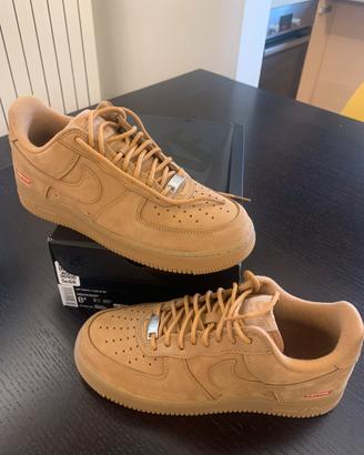 Nike Air Force 1 Low SP Supreme mai indossate