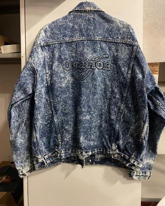 Giubbotto in jeans con scritta Ovation