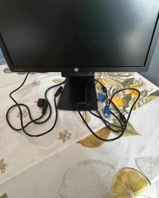 Monitor hp tastiera e mouse trust chiavetta wifi