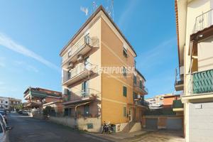 GROTTAROSSA-BILOCALE CON TERRAZZO