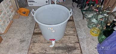 Attrezzatura per vinificazione