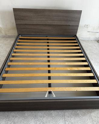 Letto contenitore matrimoniale  e specchio
